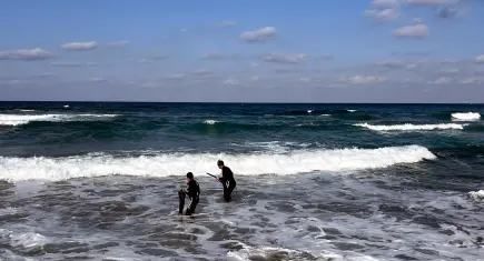 Yasak dinlemeyip denize giren 4 arkadaştan 3’ü kurtarıldı 1’i kayıp