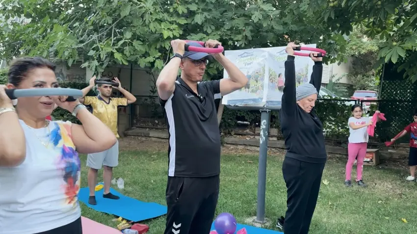 Bakan Memişoğlu Ankara’da vatandaşlarla birlikte egzersiz yaptı haberinin görseli