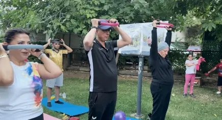 Bakan Memişoğlu Ankara’da vatandaşlarla birlikte egzersiz yaptı