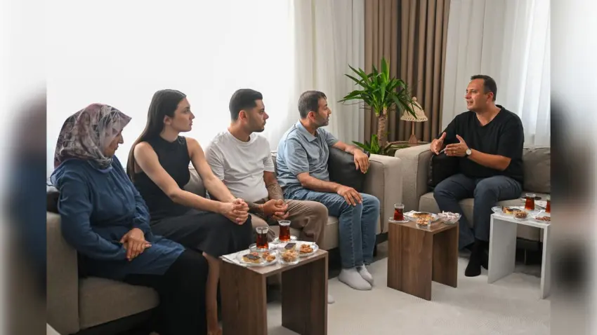 Başkan Ömer Eşki’den şehit Cankaya’nın ailesine ziyaret haberinin görseli