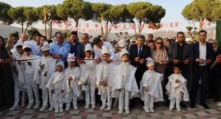 Bayındır’da yeni düğün salonu toplu sünnet şöleniyle açıldı