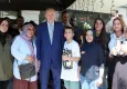 Cumhurbaşkanı Erdoğan esnafı ziyaret etti, vatandaşlarla sohbet edip fotoğraf çektirdi