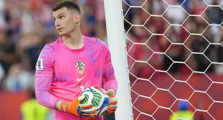 Fenerbahçe kalecisi Livakovic, Barcelona'ya transfer oldu