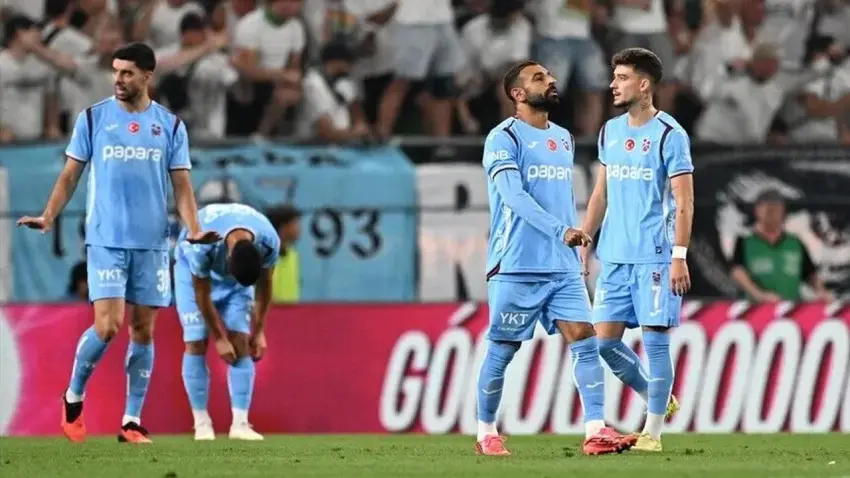 Ferencvaros karşısında 4-0'lık mağlubiyet alan Trabzonspor, Konferans Ligi’nde devam edecek haberinin görseli