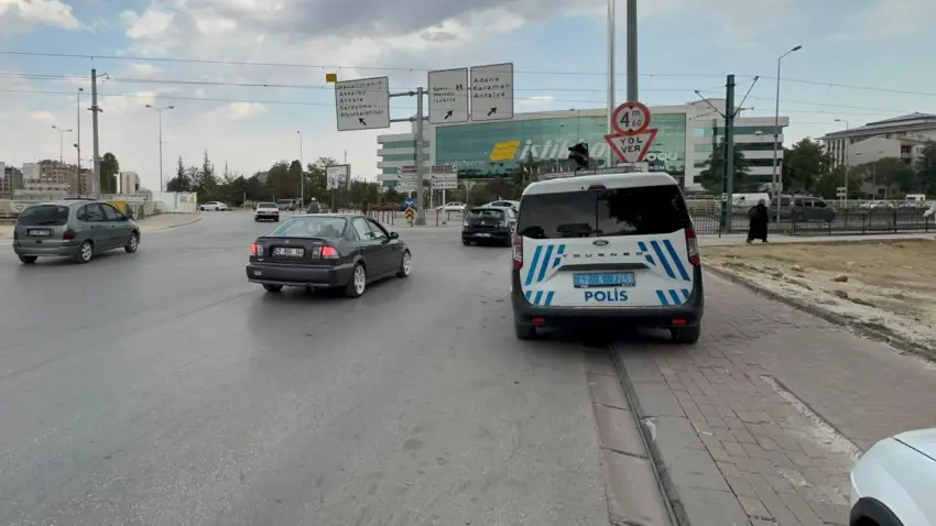 Genç kızlar arasındaki kıskançlık tartışması kanlı bitti: Falçatayla kolundan yaraladı haberinin görseli