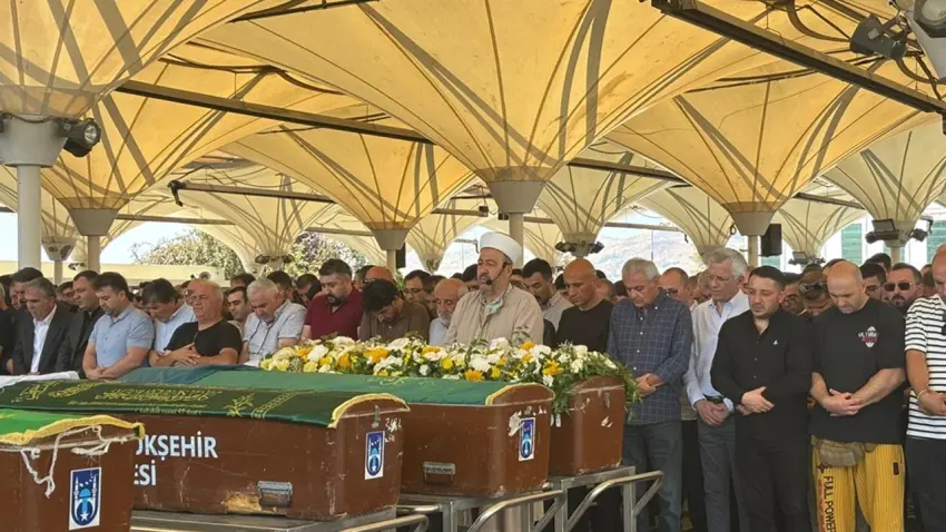 HSK Başmüfettişi Memduh Aydın'ın acı günü: Kızı ve kayınpederi trafik kazasında kayatını kaybetti haberinin görseli