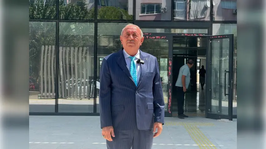 Hüseyin Uzun'dan Karabağlar Belediyesi'ne eleştiri: Gençler tesis bekliyor haberinin görseli