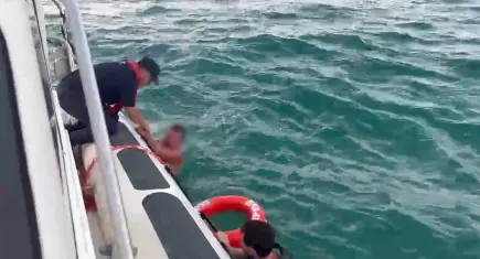 İzmir haber: Çeşme açıklarında motoru arızalanan jet skide mahsur kalan 2 kişi kurtarıldı