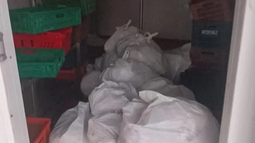 Kasap deposundan yaklaşık 400 kilogram bozuk et çıktı haberinin görseli