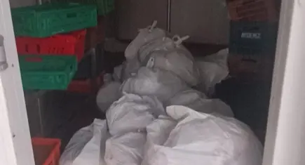 Kasap deposundan yaklaşık 400 kilogram bozuk et çıktı