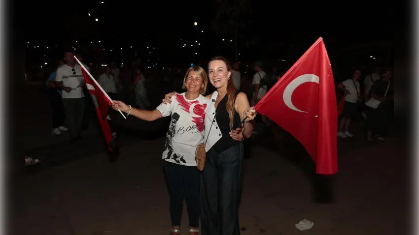104. yılında Zafer Bayramı Konak’ta coşkuyla kutlandı haberinin görseli
