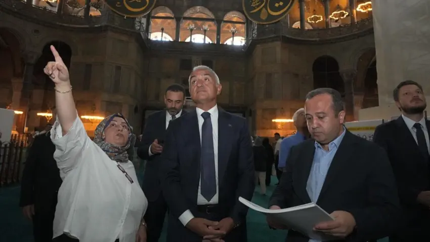 Ayasofya-i Kebir Camii'nde tarihi restorasyon: Bakan Ersoy çalışmaları yerinde inceledi haberinin görseli