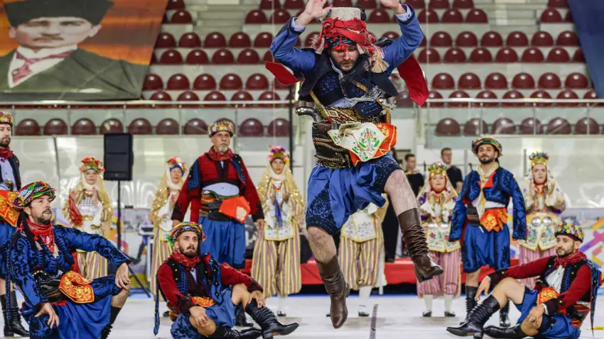 Büyükşehir’in Balkan Halk Dansları kursunda coşkulu final haberinin görseli