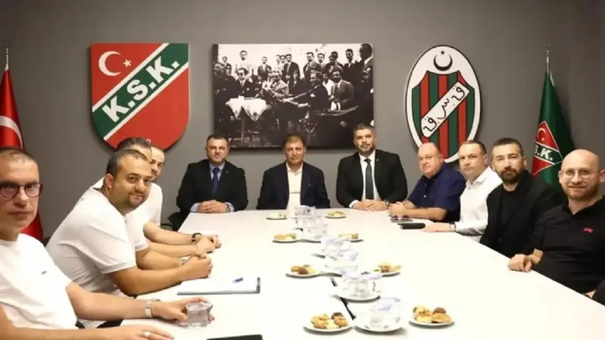 Cemil Tugay’dan Karşıyaka Spor Kulübü’ne ziyaret haberinin görseli