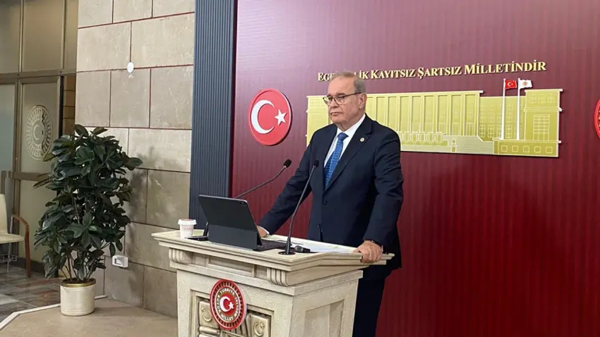 CHP'li Faik Öztrak'tan iktidara 25 yıl eleştirisi:Özgür olmayan ülkeler ligine düştük  haberinin görseli