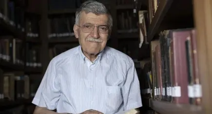 Edebiyat dünyasının acı kaybı: Yazar ve Şair Ali Haydar Haksal hayatını kaybetti