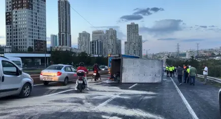 Esenyurt’ta zincirleme kaza: 11 araç birbirine girdi! Yardıma koşanlar da yaralandı
