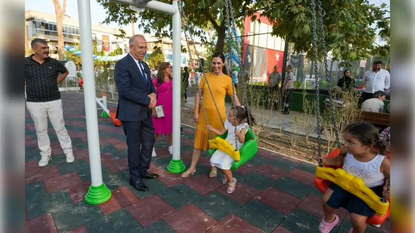 Gaziemir’de yenilenen Şehit Ferit Yaşarlar Parkı hizmete açıldı haberinin görseli