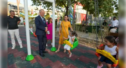 Gaziemir’de yenilenen Şehit Ferit Yaşarlar Parkı hizmete açıldı