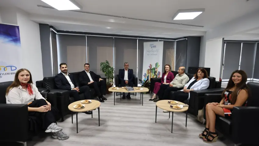 Günaydın’dan Konak’a ziyaret: Demokrasi ve Cumhuriyet için birlikte yürüyeceğiz haberinin görseli