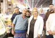 Menderes’te Başkan Vekili Şen’in ilk durağı pazar yeri oldu