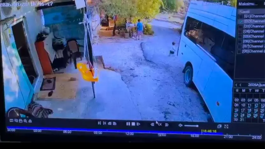 Minibüsle geri manevra yaparken 1,5 yaşındaki oğlunu ezdi: Ağır yaralanan çocuk kurtarılamadı haberinin görseli
