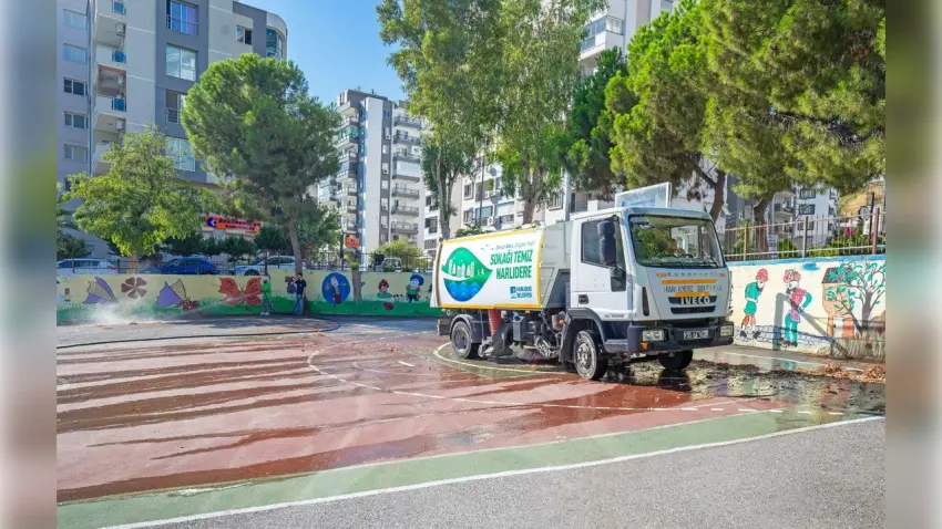 Narlıdere’de yeni eğitim yılı öncesi temizlik seferberliği haberinin görseli
