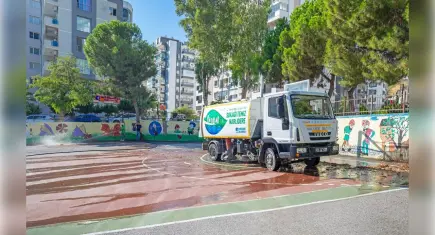 Narlıdere’de yeni eğitim yılı öncesi temizlik seferberliği