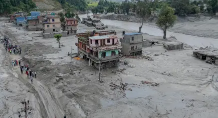 Nepal’deki sel felaketinde bilanço ağırlaşıyor