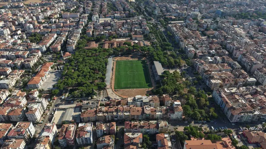 Ödemiş Saraçoğlu Stadı’nın zemini yenilendi haberinin görseli