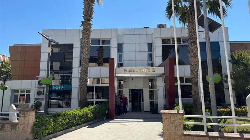 Seferihisar Belediyesi’ndeki rüşvet soruşturmasında 2 şoför gözaltında haberinin görseli