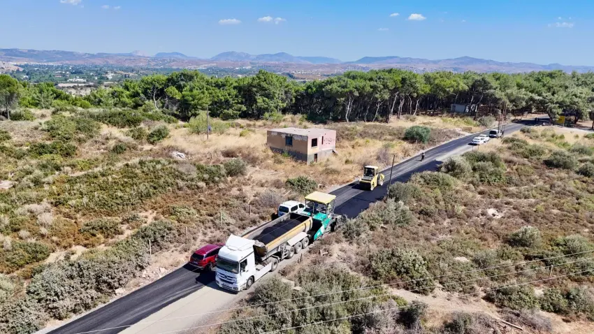 Seferihisar’da yol çalışmaları hız kesmiyor: Teos Caddesi yenileniyor haberinin görseli