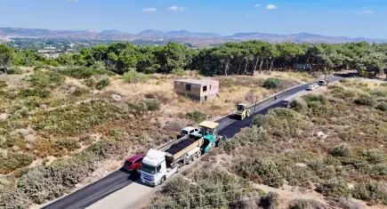 Seferihisar’da yol çalışmaları hız kesmiyor: Teos Caddesi yenileniyor