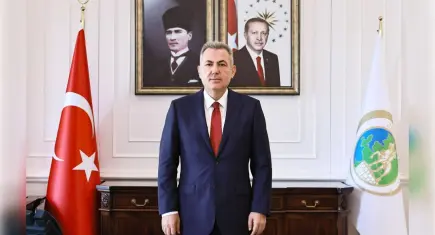 Vali Elban’dan 30 Ağustos mesajı: Bize düşen Cumhuriyetimizi daha da yükseltmektir