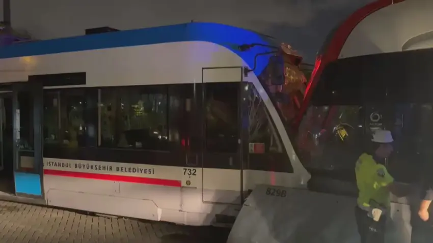 Zeytinburnu’nda iki tramvay çarpıştı! haberinin görseli