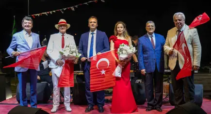 Bornova’da 30 Ağustos Coşkusu Abide-i Hürriyet Meydanı’nda yaşandı