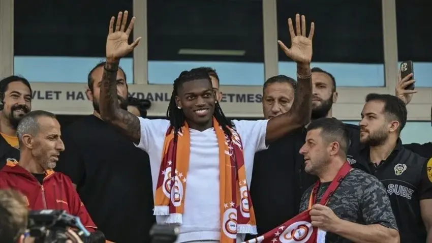 Galatasaray'ın yeni transferi Rafael Leao İstanbul'da haberinin görseli