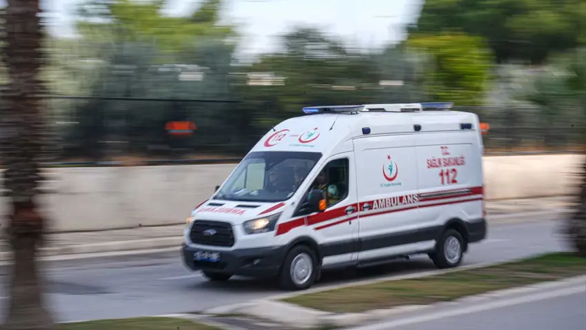 İzmir'de park halindeki tıra çarpan motosiklet hayatını kaybetti haberinin görseli