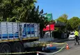 İzmir'de park halindeki tıra çarpan motosiklet hayatını kaybetti