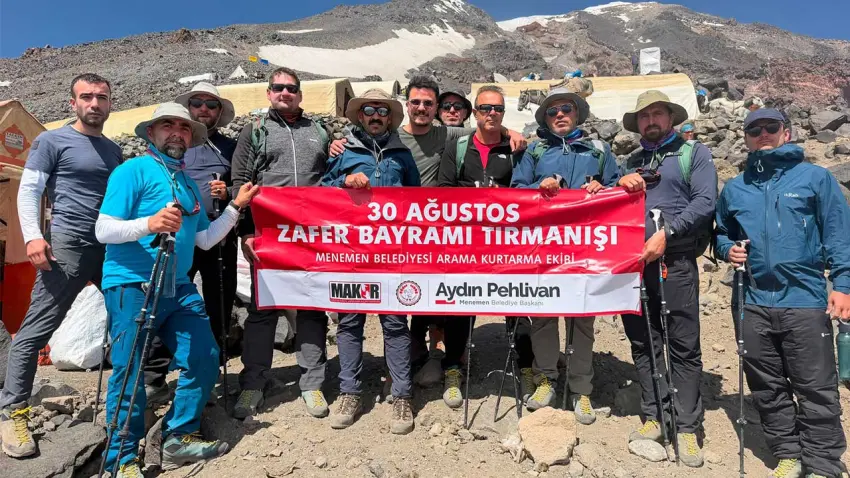 Menemen’den Ağrı Dağı’nın zirvesine zafer tırmanışı haberinin görseli