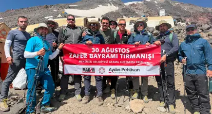 Menemen’den Ağrı Dağı’nın zirvesine zafer tırmanışı