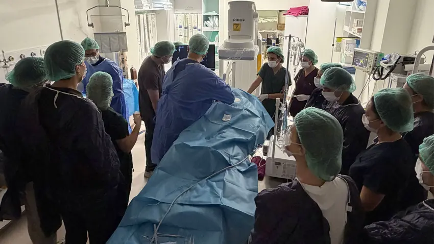 Romanyalı doktorlar ablasyon eğitimi için Eskişehir’e geldi haberinin görseli