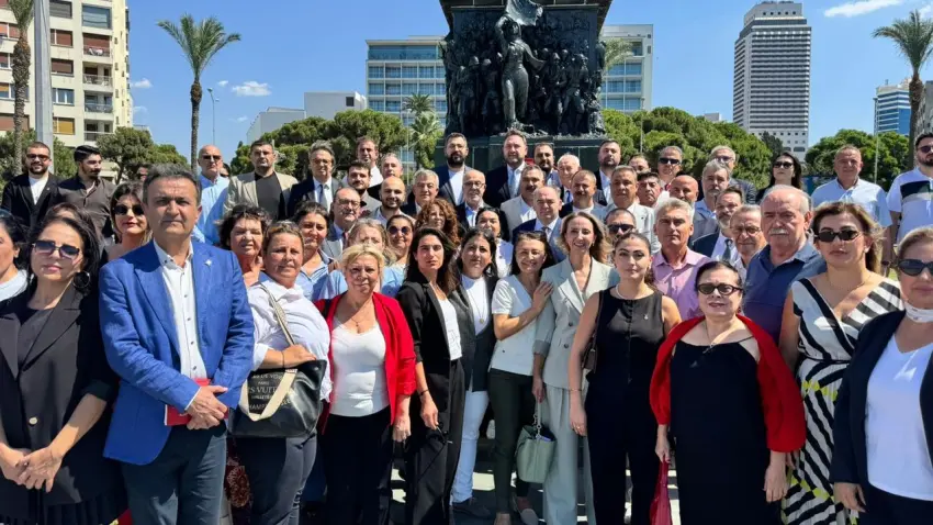 CHP İzmir örgütü 30 Ağustos’ta Atatürk’ün huzurunda haberinin görseli