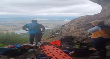 Dağda mahsur kalan kadın askeri helikopterle kurtarıldı