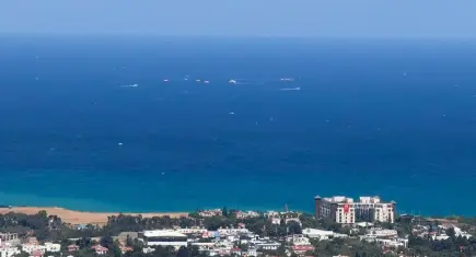 Girne açıklarında yolcu gemisi alabora oldu: İçinde 279 kişi var