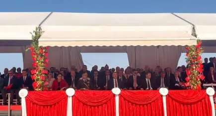 İzmir’de 30 Ağustos Cumhuriyet Meydanı’nda coşkuyla kutlandı