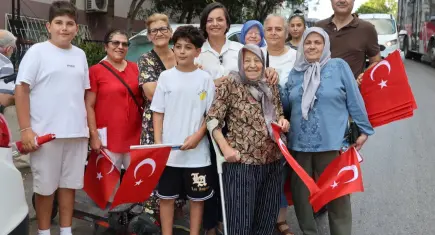 İzmir’in ilçelerinde 30 Ağustos coşkusu: Zafer Bayramı meydanlara taştı