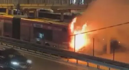 Kağıthane'de metrobüste yangın