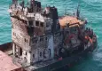 Karadeniz'de saldırıya uğrayan tanker karaya oturdu