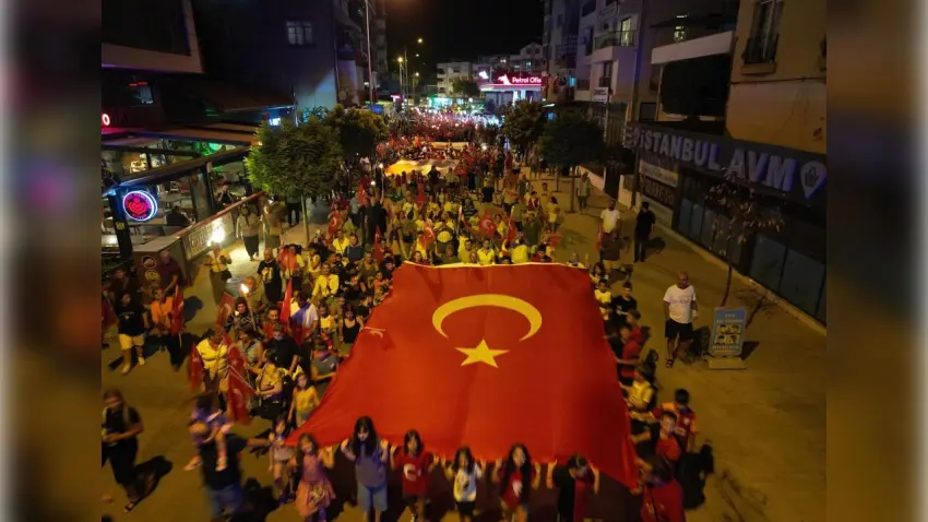 Dikili’de 30 Ağustos coşkusu meydanlara taştı haberinin görseli